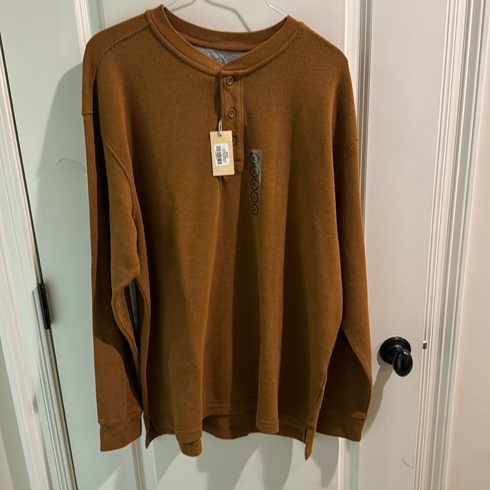 Red head Bronze thermal Henley. Brand new. NWT